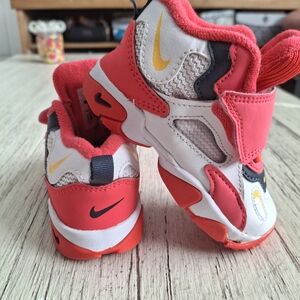 💋Nike Kids Red, White, and Black Sneakers💋